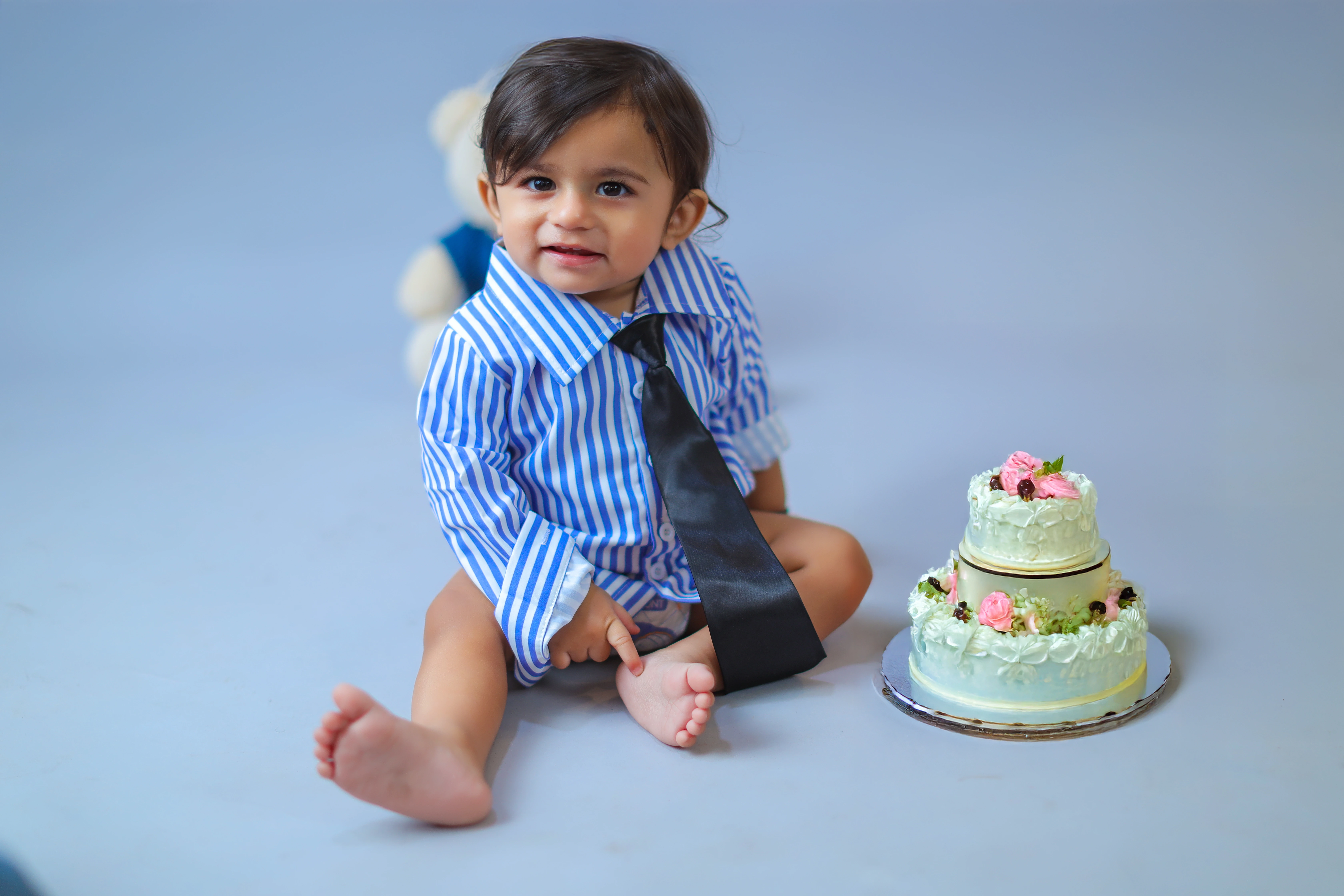 baby with shirt and ballon Virar